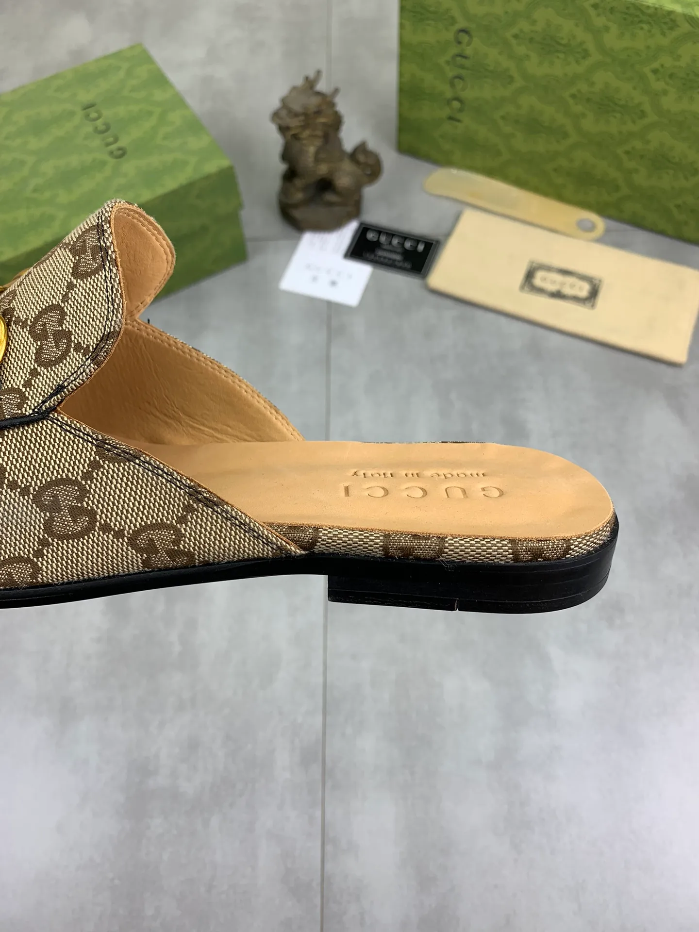 Men's Men's Shoes💰P480💰【New Style】Water-dyed Niuli High Quality Gucci half-drag business leather shoes hot selection (Gucci) official website latest Gucci half-drag 🎁 business leather shoes, hot style 💥 simple and elegant style, exclusive for trendy men. Unique official website latest brand original double G embossing Elements 👑 Original Gucci decoration, fashionable and elegant, fabric original calfskin ✅ Fully imported first-layer cowhide lining, official website designated wear-resistant, rubber business outsole, classic model taken at the counter in real life 🎬Number: 38-44 (45 46 customized) 2⃣️colors available